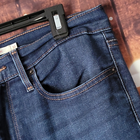 Levi Slimming Skinny Jean Size 30 Pre-Loved - Picture 3 of 13